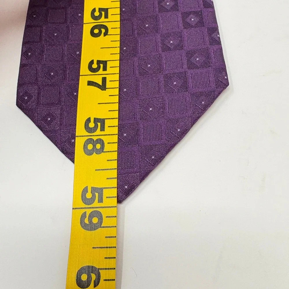 Calvin‎ Klein Men 100% Silk Geometric Pattern Purple Necktie